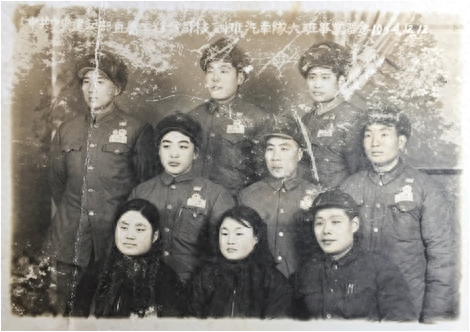 共和国第一代女司机张雅亭，曾供职于德阳金鑫公司