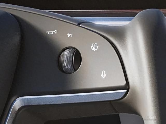 特斯拉新款Model 3路测首曝：全新外观设计、取消换挡杆…太骚气了
