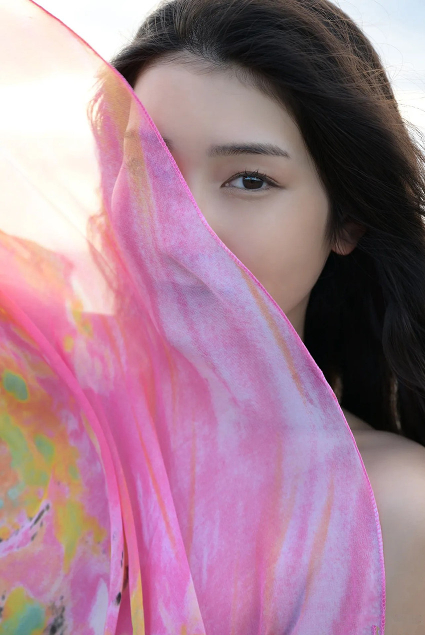本庄铃 S型身材透出美肌