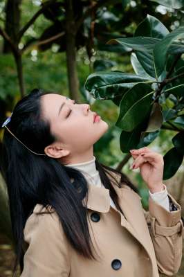 小树林里风景好