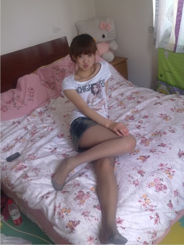 良家纯纯的丝袜 让人有莫名的冲动