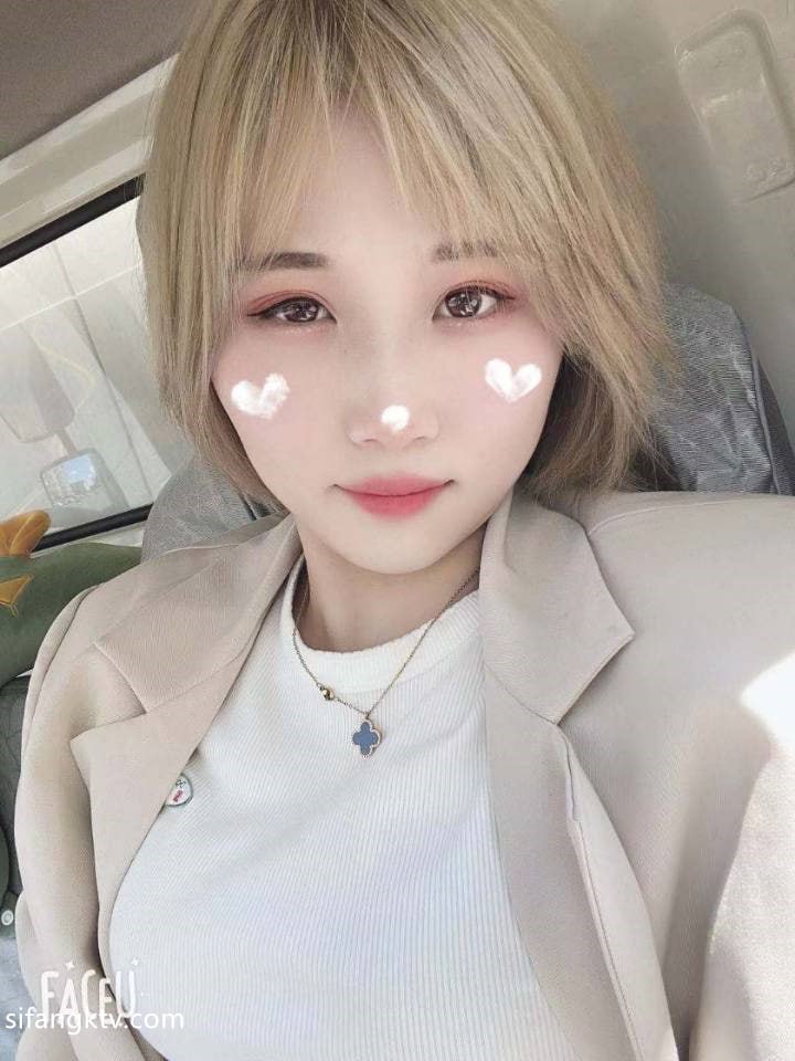 展示反差女和母狗，喜欢这感觉