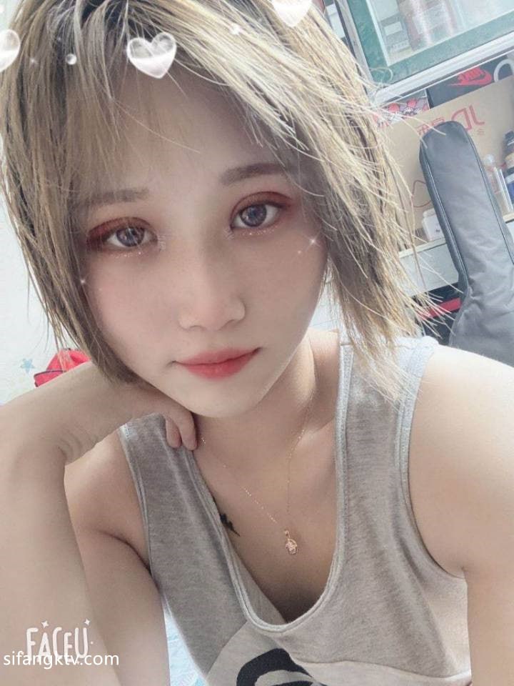 展示反差女和母狗，喜欢这感觉