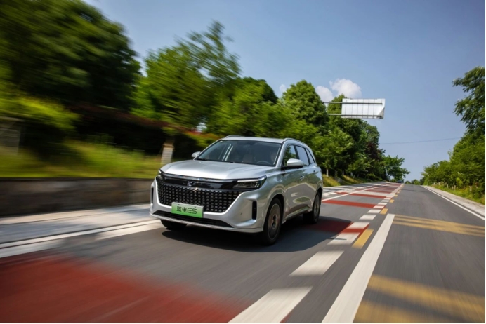 9.98万元；蓝电E5踹开主流自主燃油SUV市场的底气与实力！