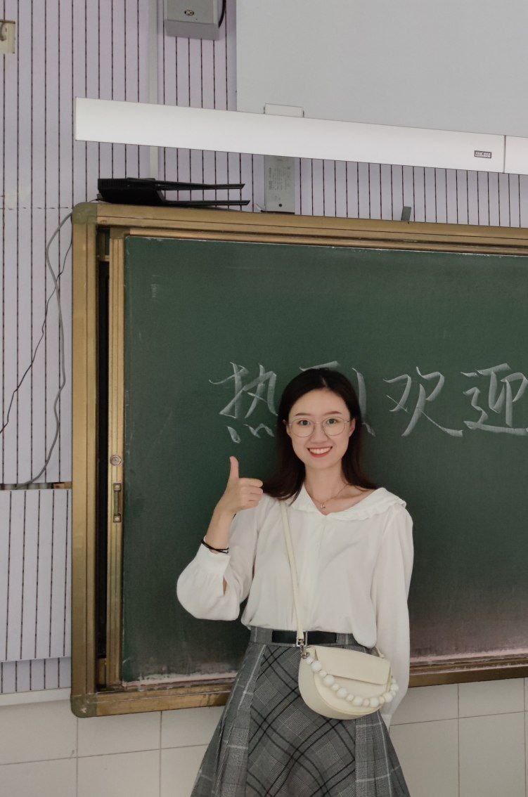 不怕反差婊有文化，就怕反差婊戴眼镜[118P]