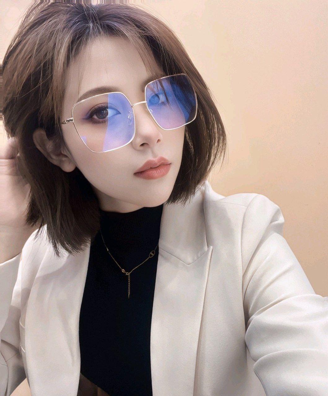 不怕反差婊有文化，就怕反差婊戴眼镜[118P]