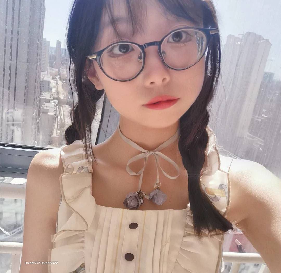 不怕反差婊有文化，就怕反差婊戴眼镜[118P]