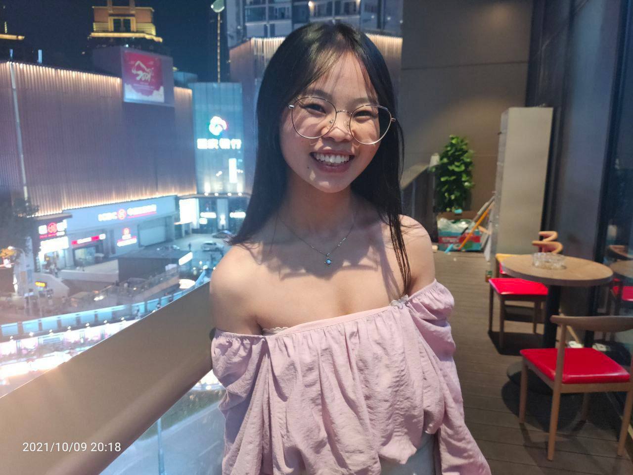 不怕反差婊有文化，就怕反差婊戴眼镜 [118P]