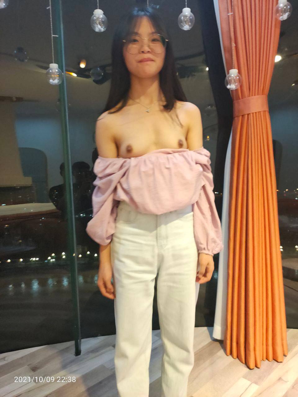 不怕反差婊有文化，就怕反差婊戴眼镜 [118P]