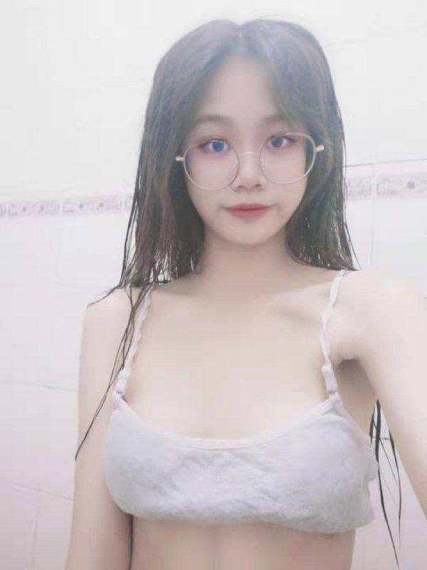 不怕反差婊有文化，就怕反差婊戴眼镜 [118P]