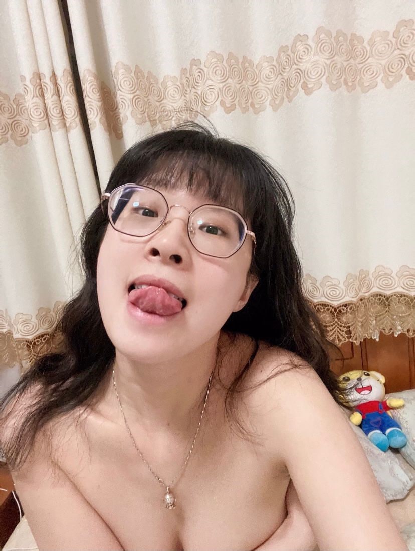 不怕反差婊有文化，就怕反差婊戴眼镜 [118P]