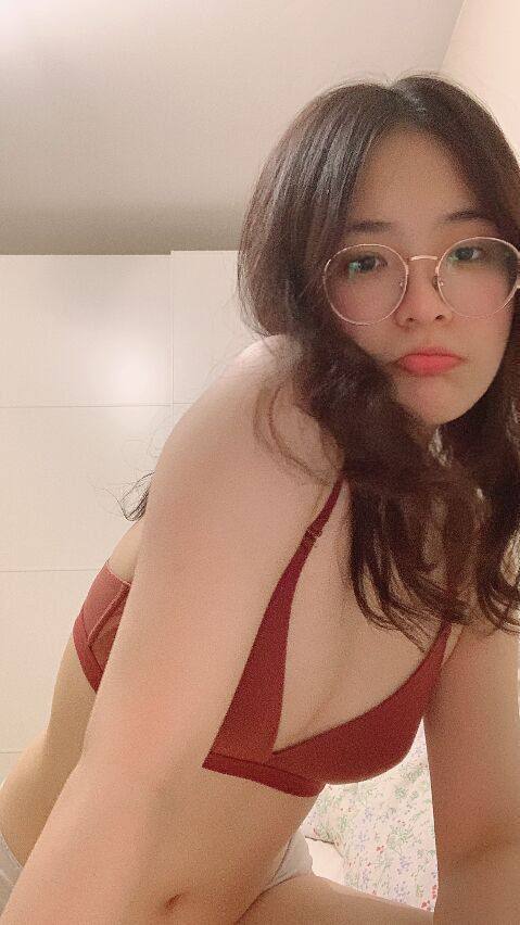 不怕反差婊有文化，就怕反差婊戴眼镜 [118P]