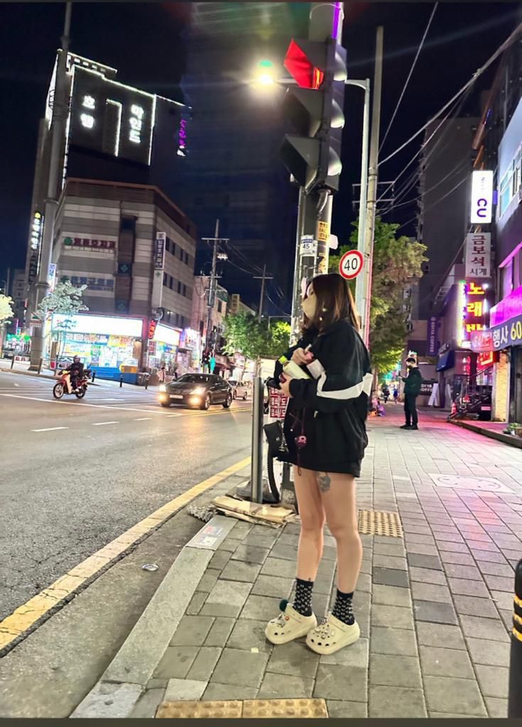 反差婊反差婊，人前人后反差悬殊，你爱我也爱 [35P]