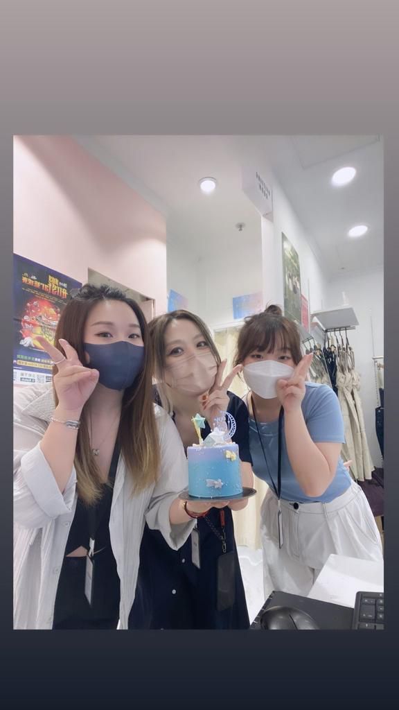 反差婊反差婊，人前人后反差悬殊，你爱我也爱 [35P]