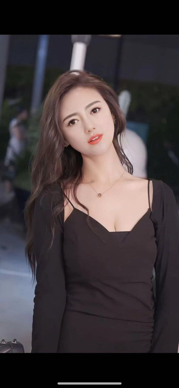 胸器逼人的大胸美女们性感内衣喷血大比拼[33P]