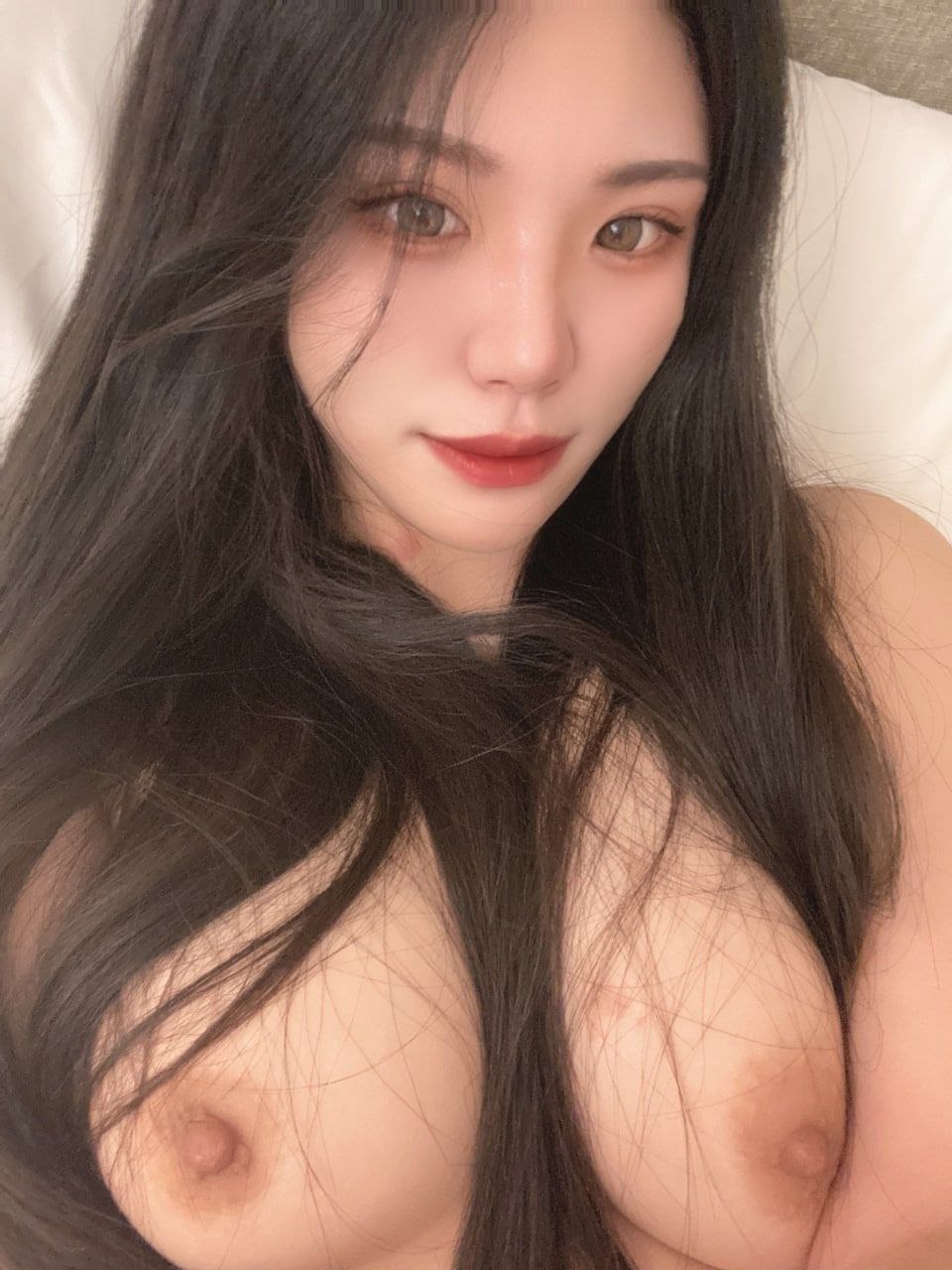 胸器逼人的大胸美女们性感内衣喷血大比拼[33P]