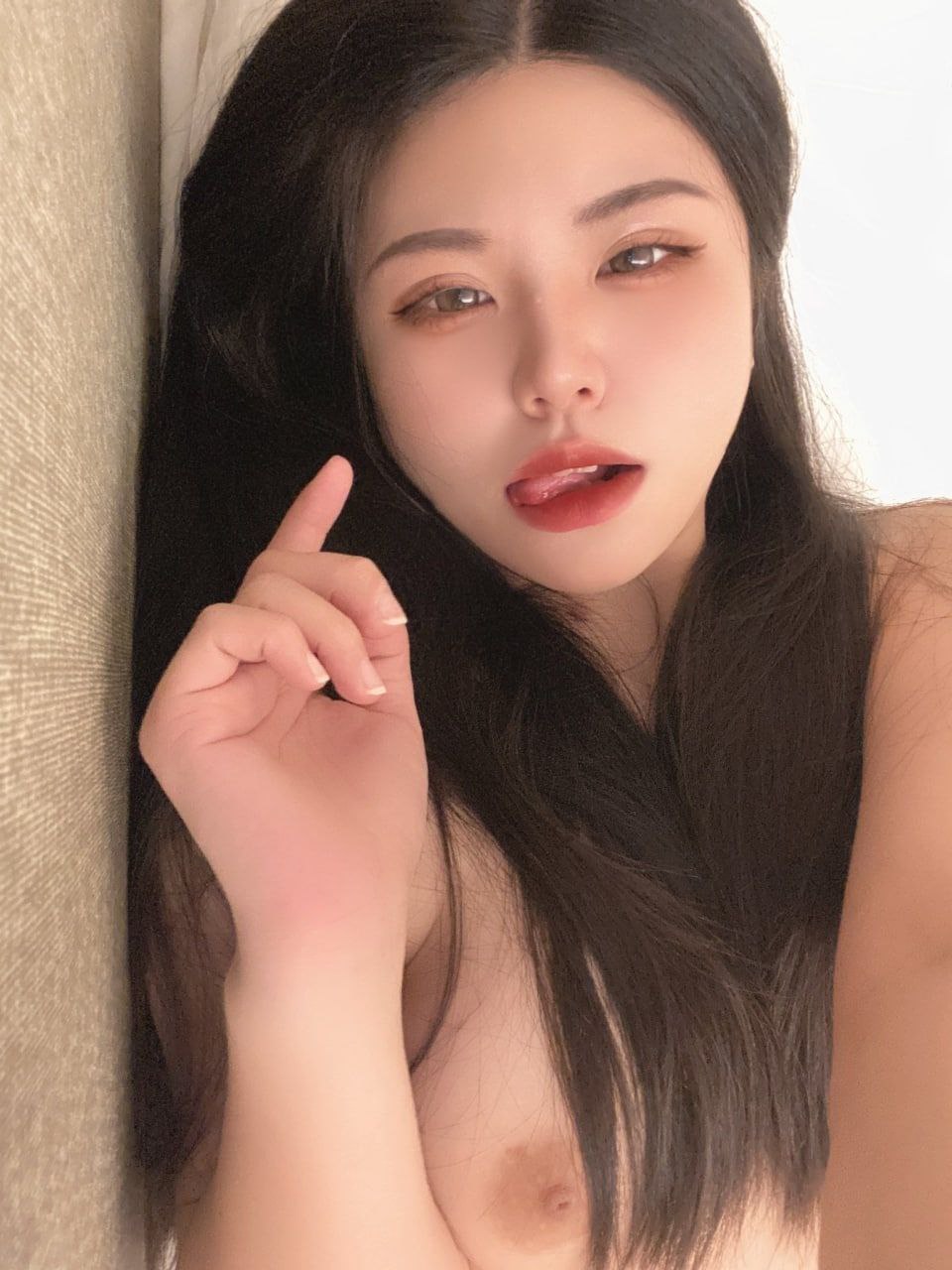 胸器逼人的大胸美女们性感内衣喷血大比拼[33P]