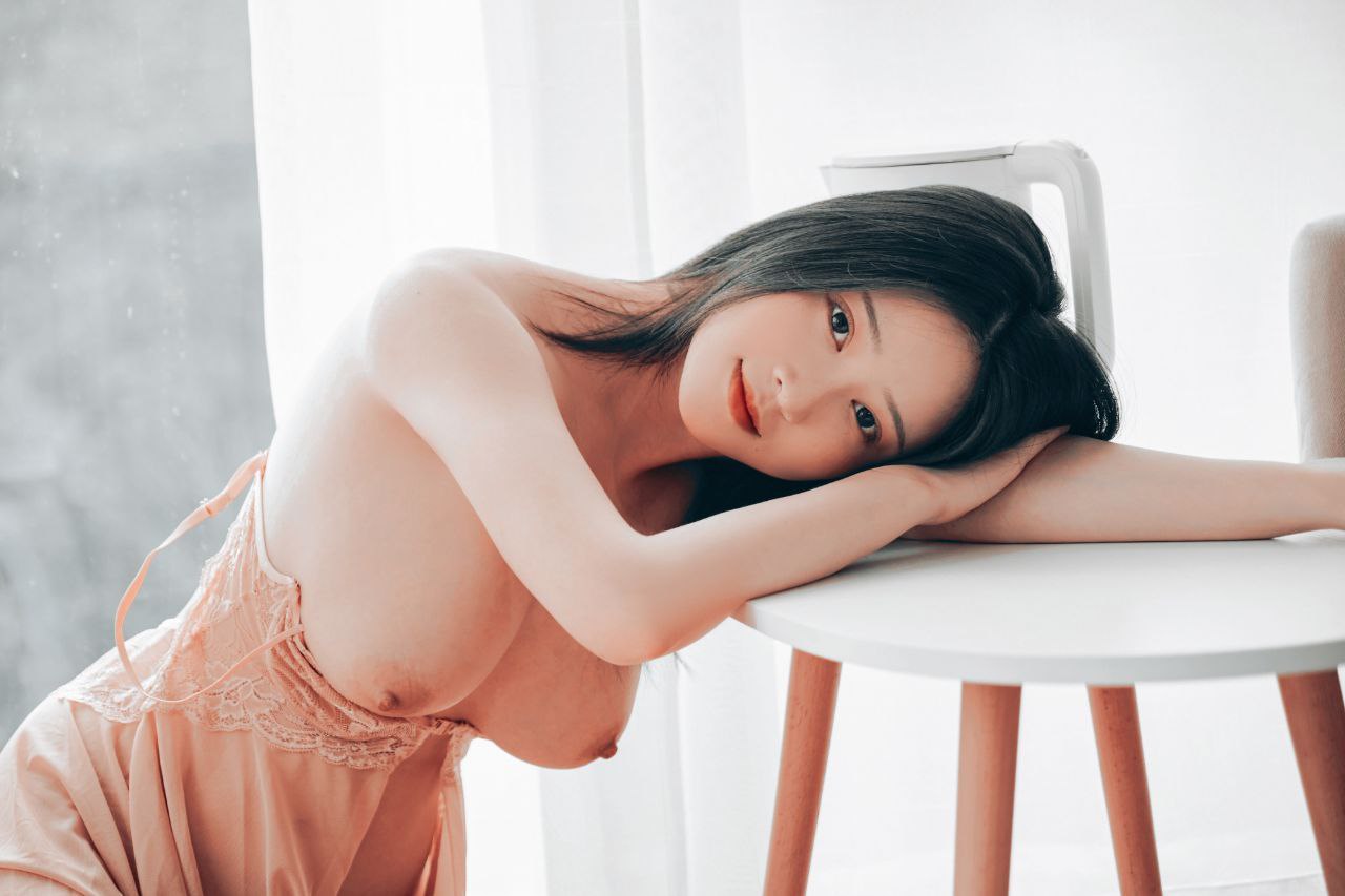 胸器逼人的大胸美女们性感内衣喷血大比拼[33P]
