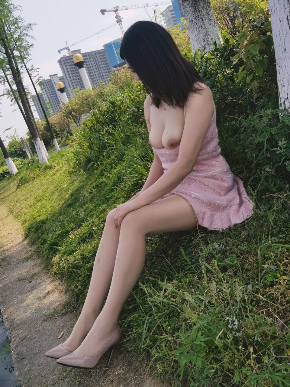 胸器逼人的大胸美女们性感内衣喷血大比拼[33P]