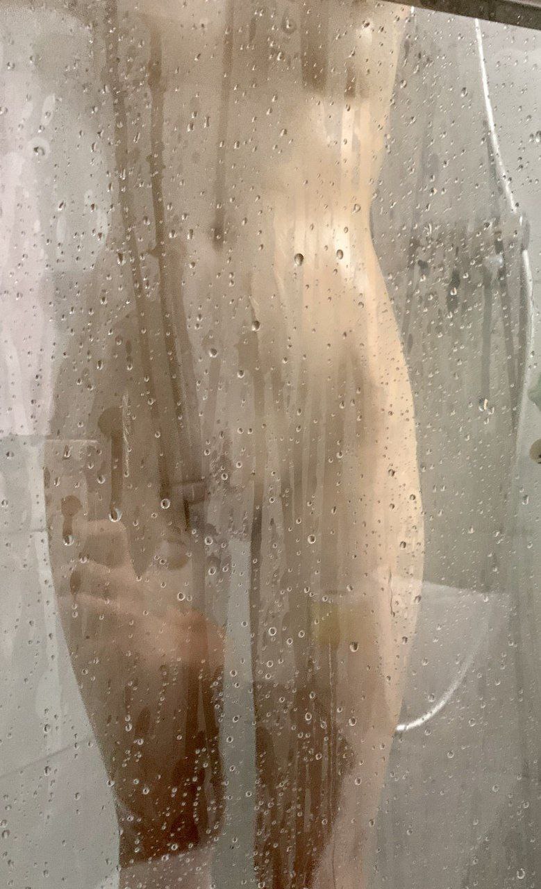 胸器逼人的大胸美女们性感内衣喷血大比拼[33P]
