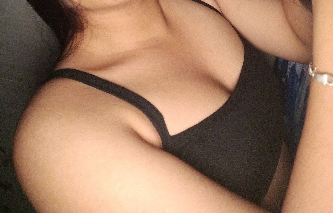 胸器逼人的大胸美女们性感内衣喷血大比拼[33P]
