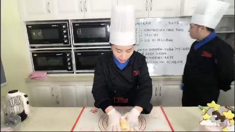 重庆欧艺西点学校教你一步步打造精美的糖霜饼干