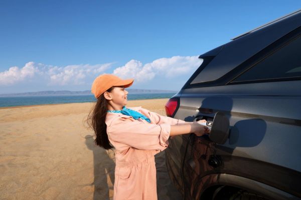 电比油低再升级！中型大7座插混SUV 蓝电E5荣耀版新车上市，9.98万元起!
