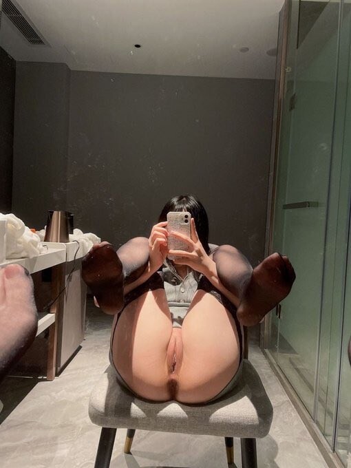 那些女孩的嫩逼  [99P]