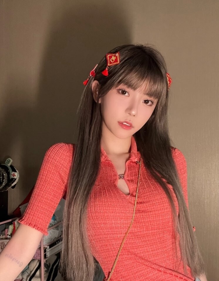 换脸的骚货 [100P]