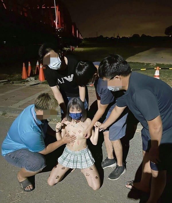 精选露脸反差婊 [45P]