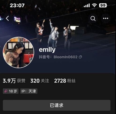 清纯外表的反差女孩[25P]