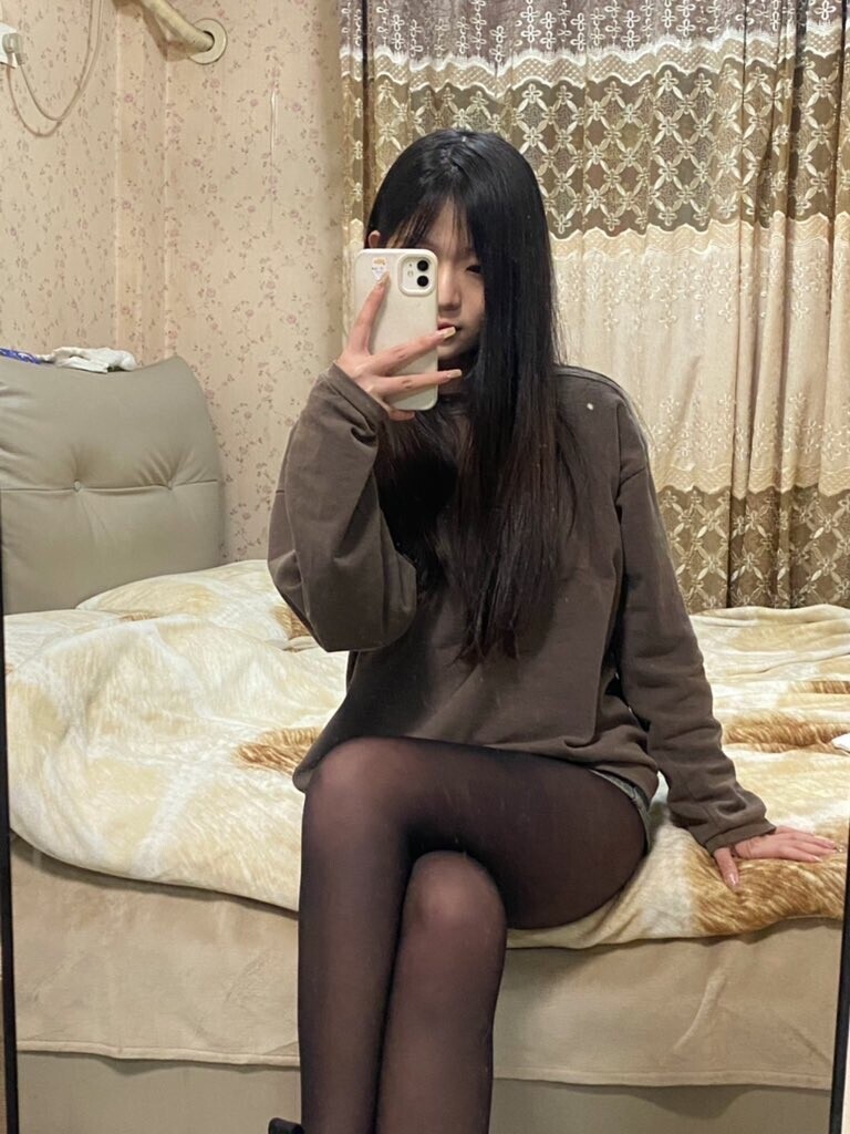 清纯外表的反差女孩[25P]
