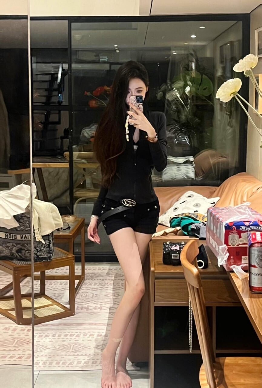 清纯外表的反差女孩[25P]