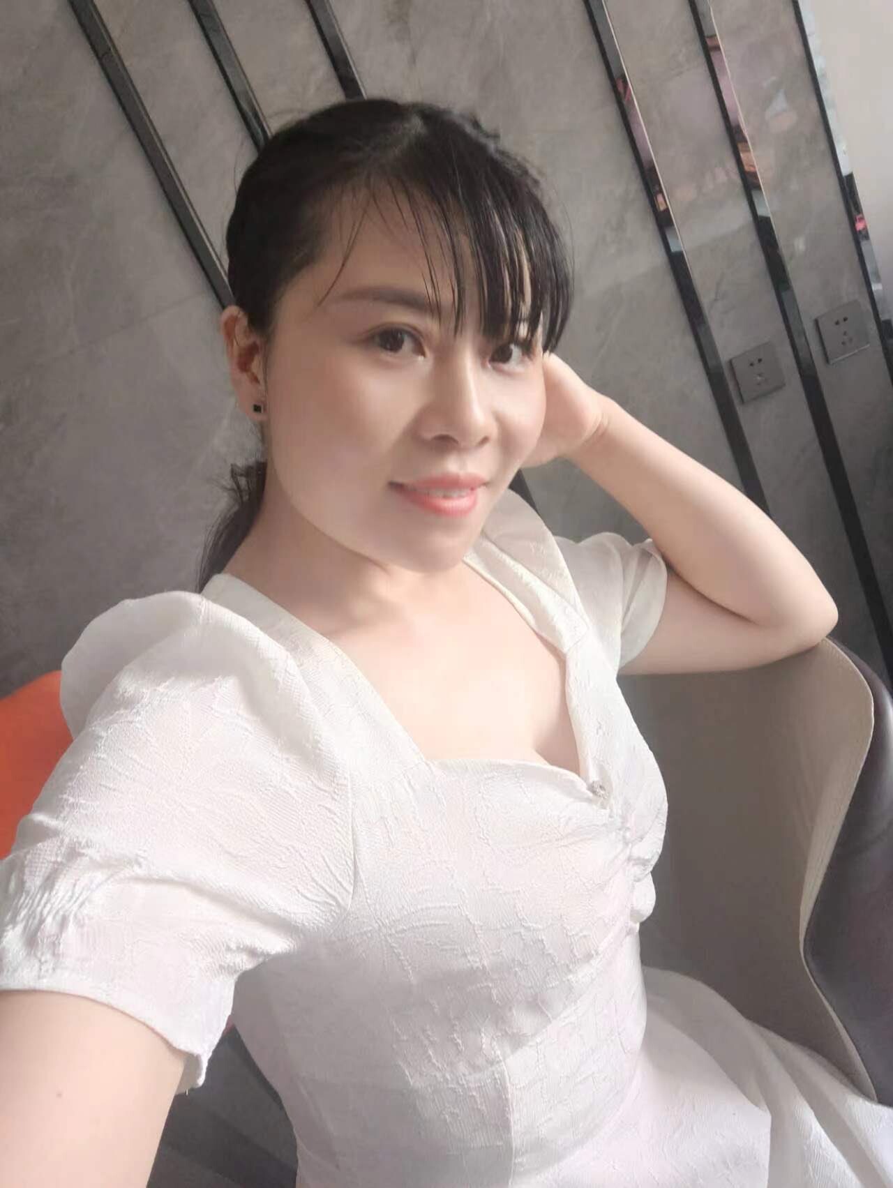 小区里的少妇[66P]