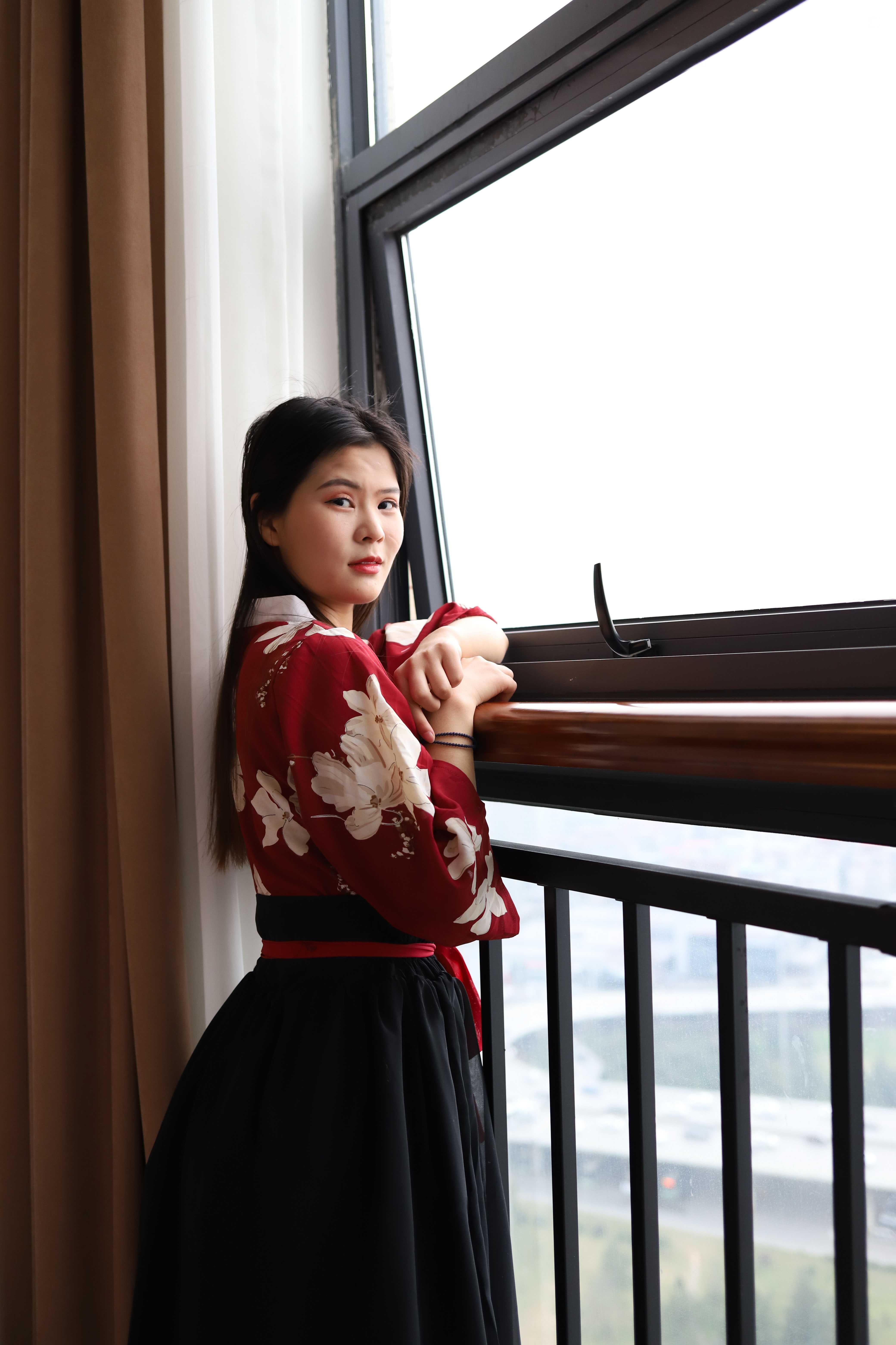气质小姐姐脱掉衣服漏出奶子
