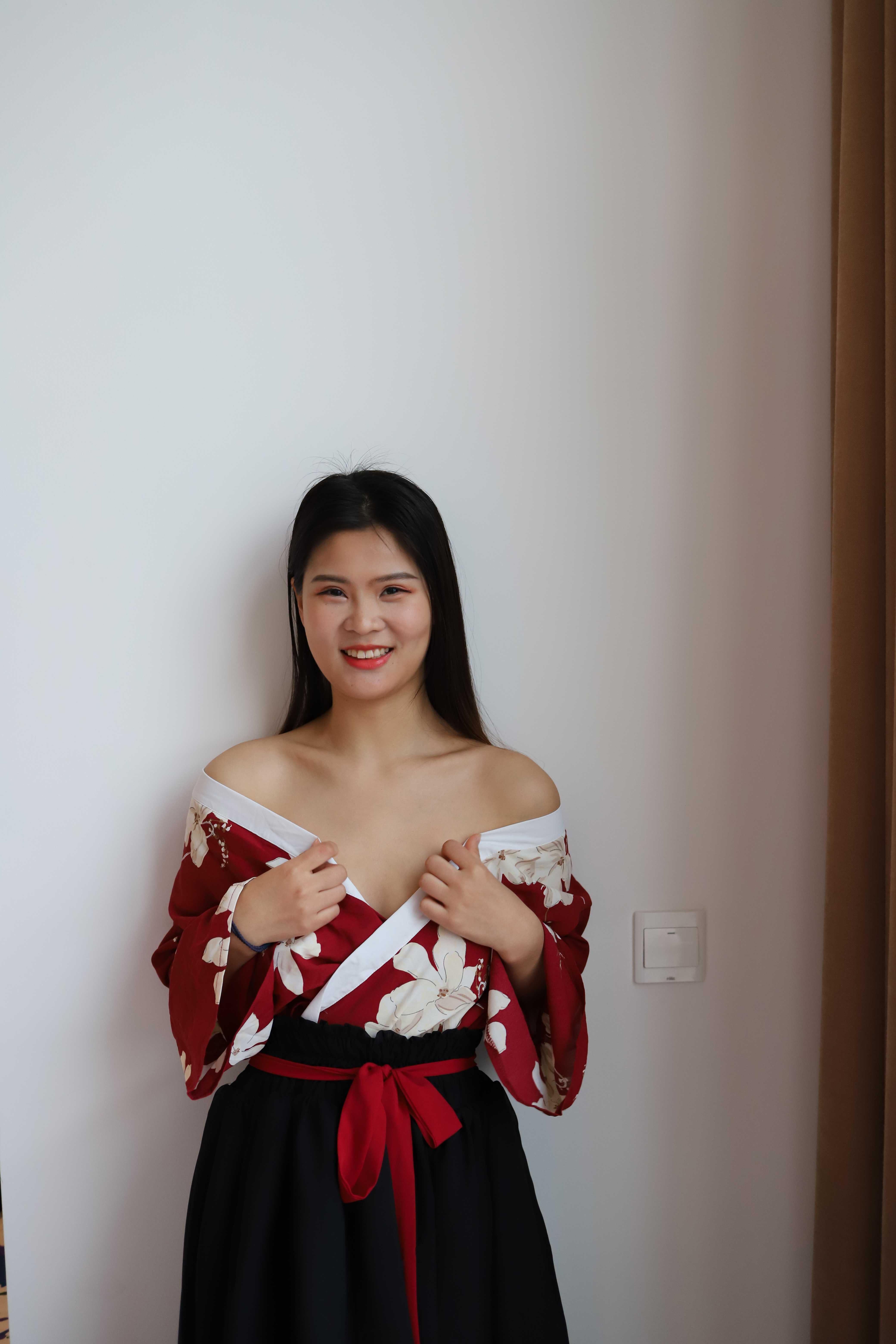 气质小姐姐脱掉衣服漏出奶子