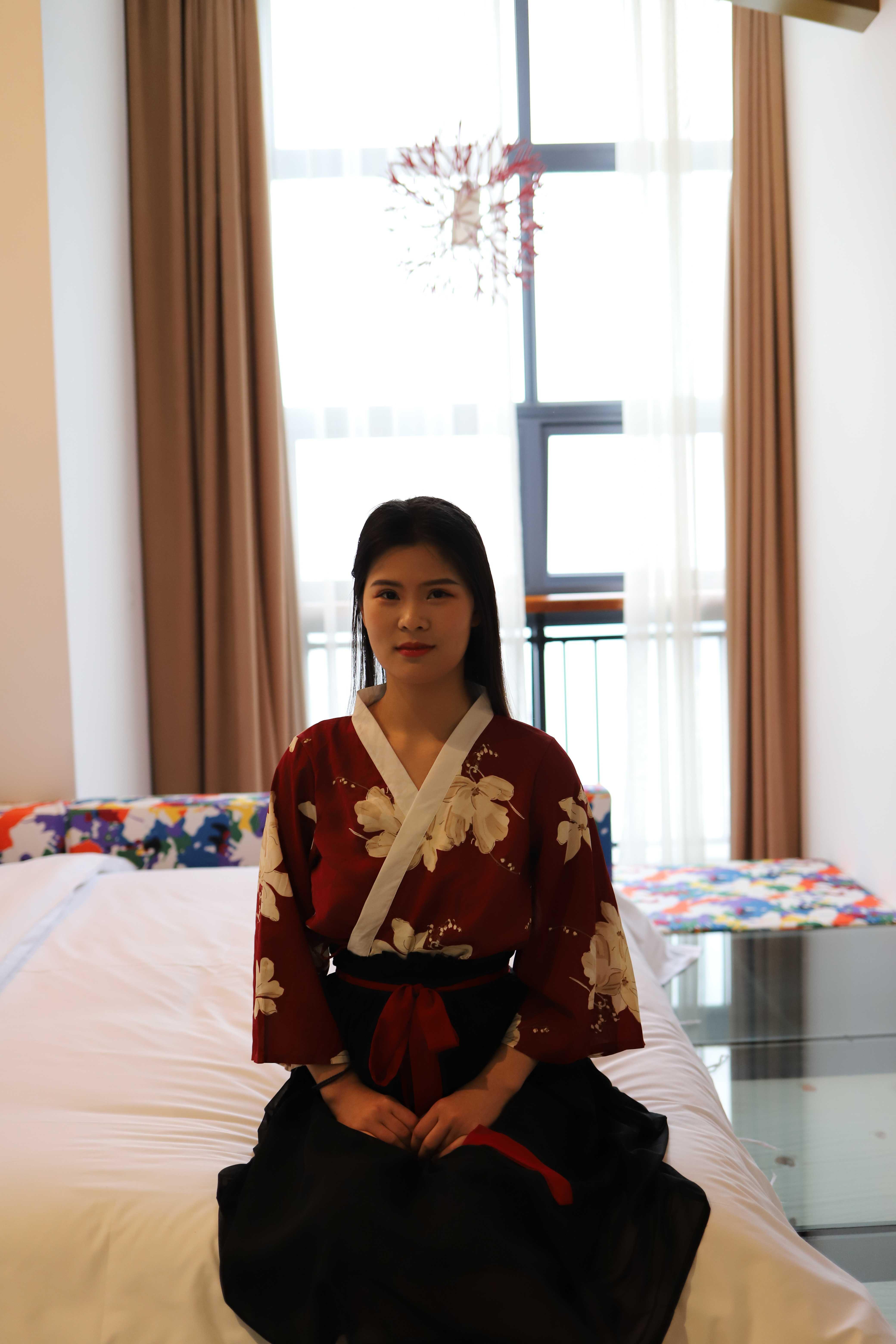 气质小姐姐脱掉衣服漏出奶子