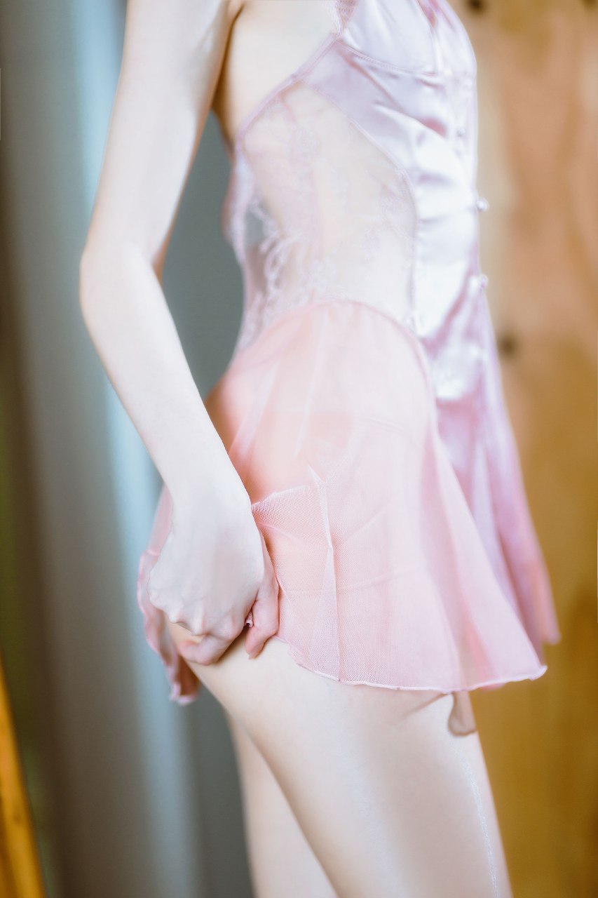 白嫩美腿柔美容颜