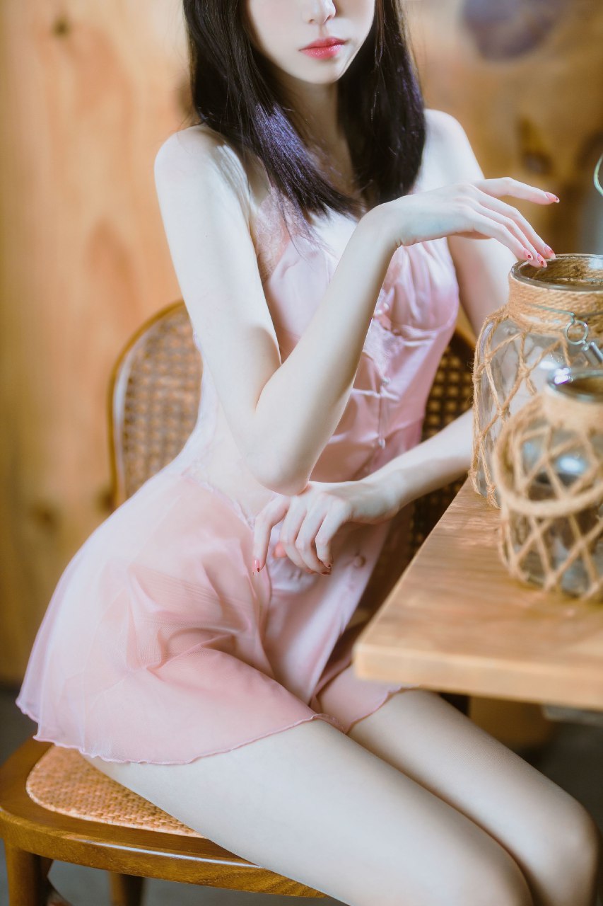 白嫩美腿柔美容颜