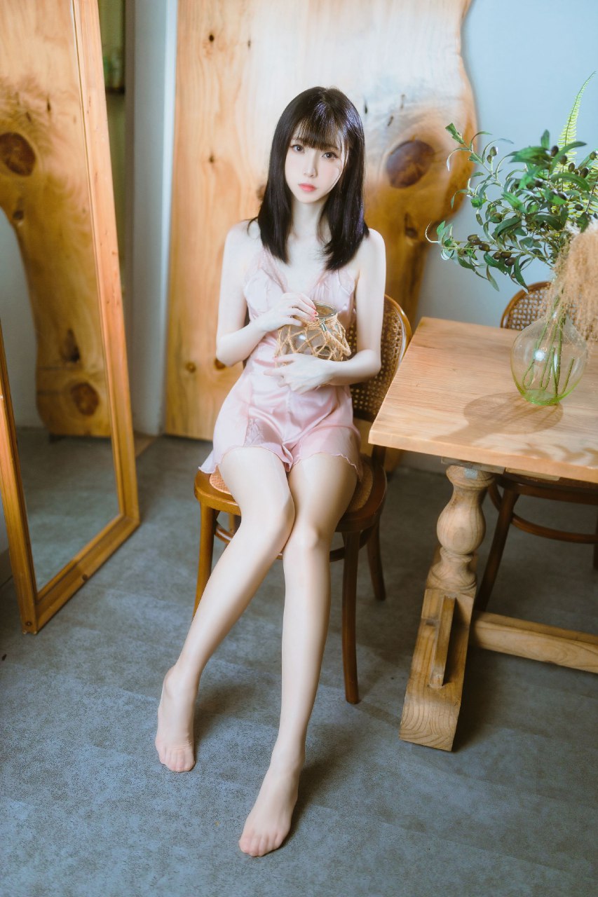 白嫩美腿柔美容颜