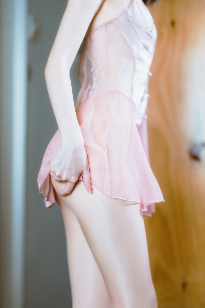白嫩美腿柔美容颜