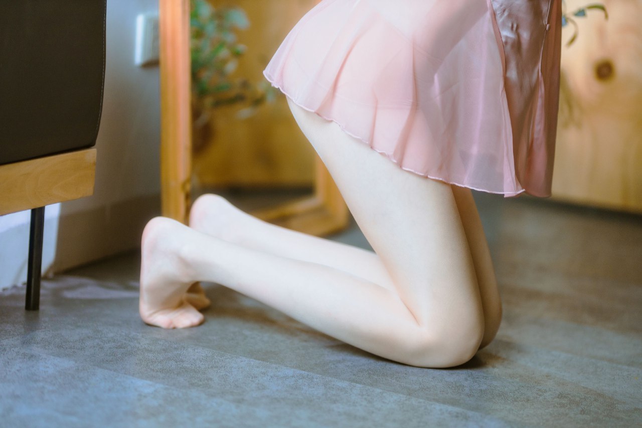 白嫩美腿柔美容颜