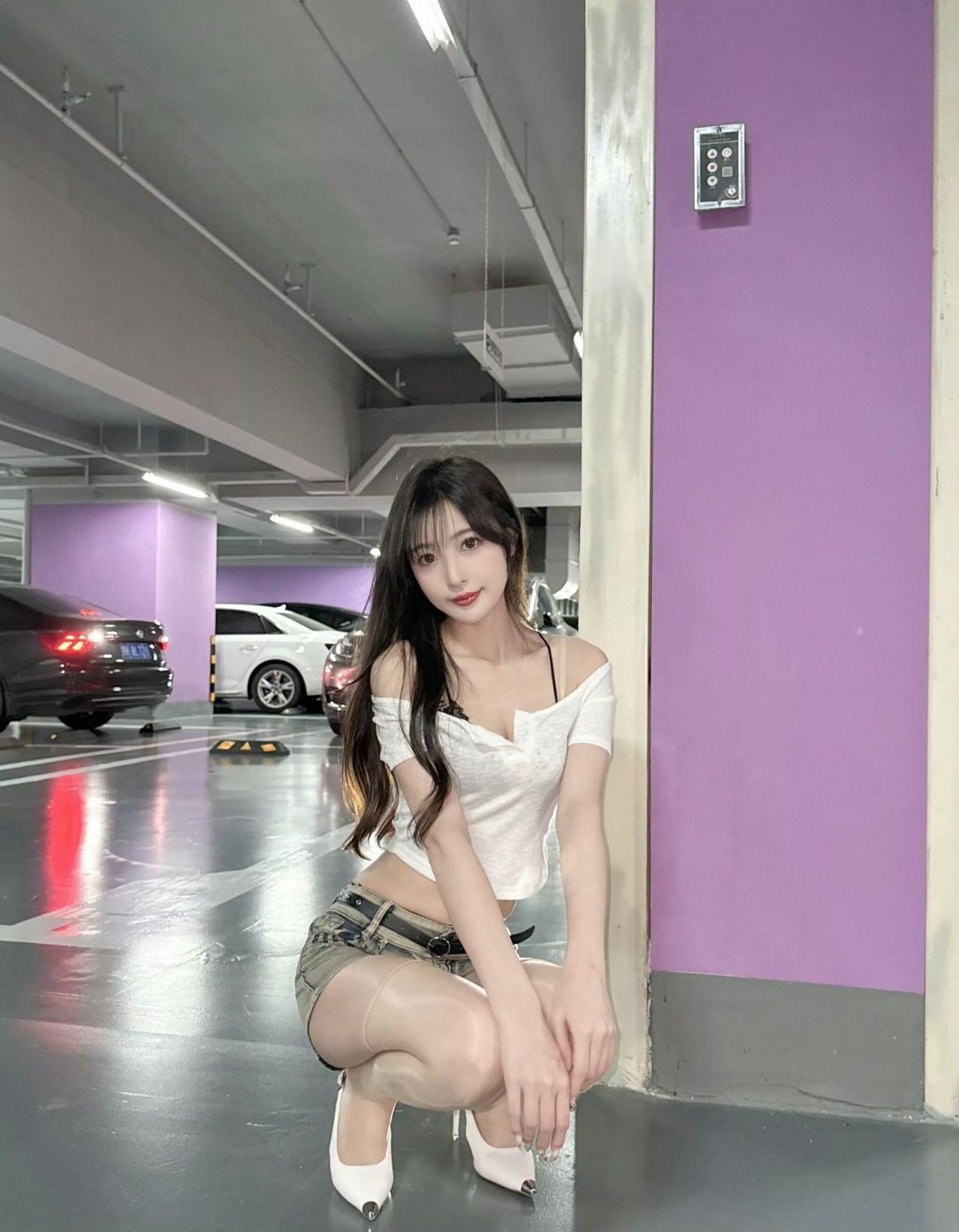 漂亮的少妇[28P]