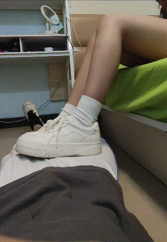 [恋足必入]怎么我一踩你就吐了？