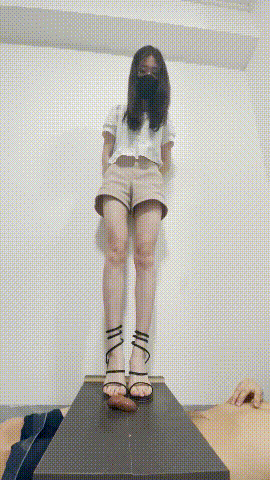 [恋足必入]怎么我一踩你就吐了？