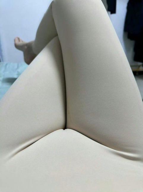 少妇若隐若现的诱惑