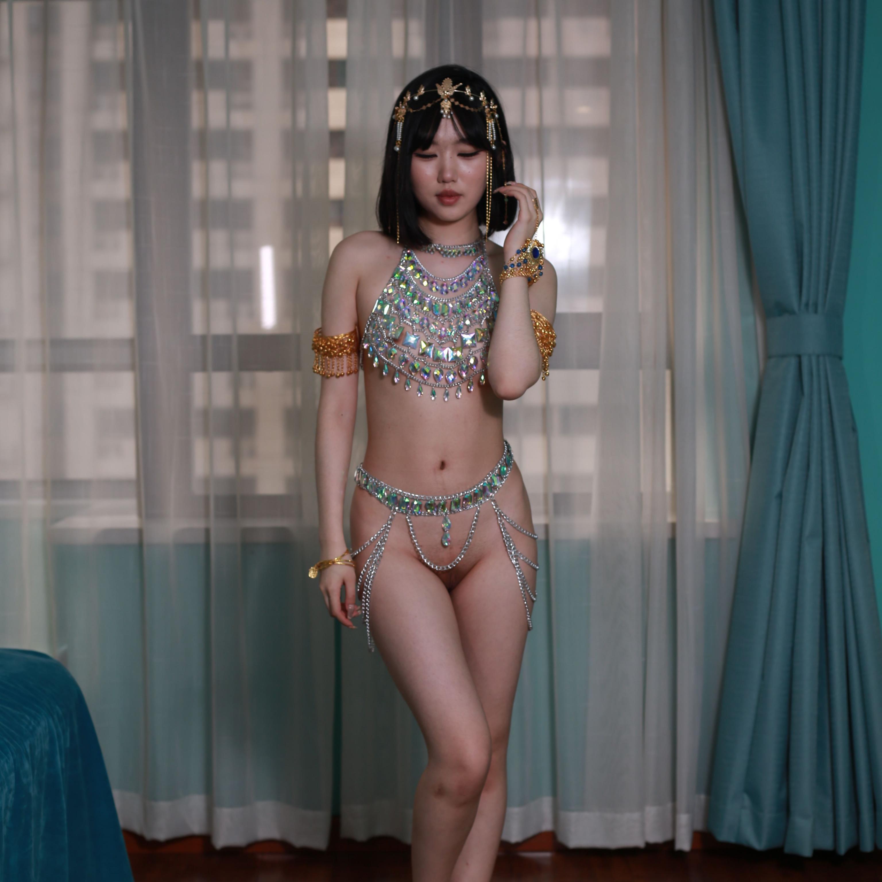 姑娘的装扮让人眼前一亮的感觉