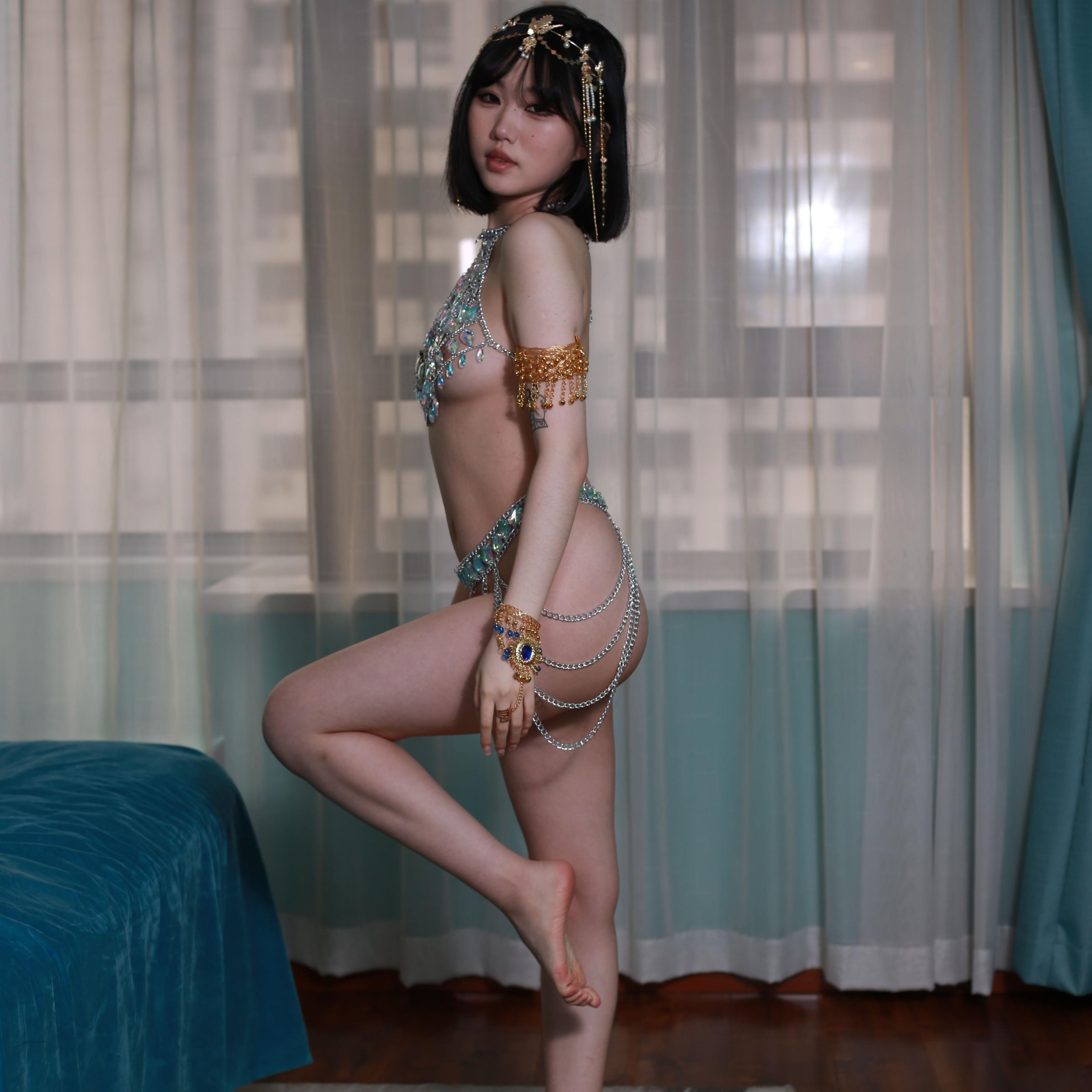 姑娘的装扮让人眼前一亮的感觉
