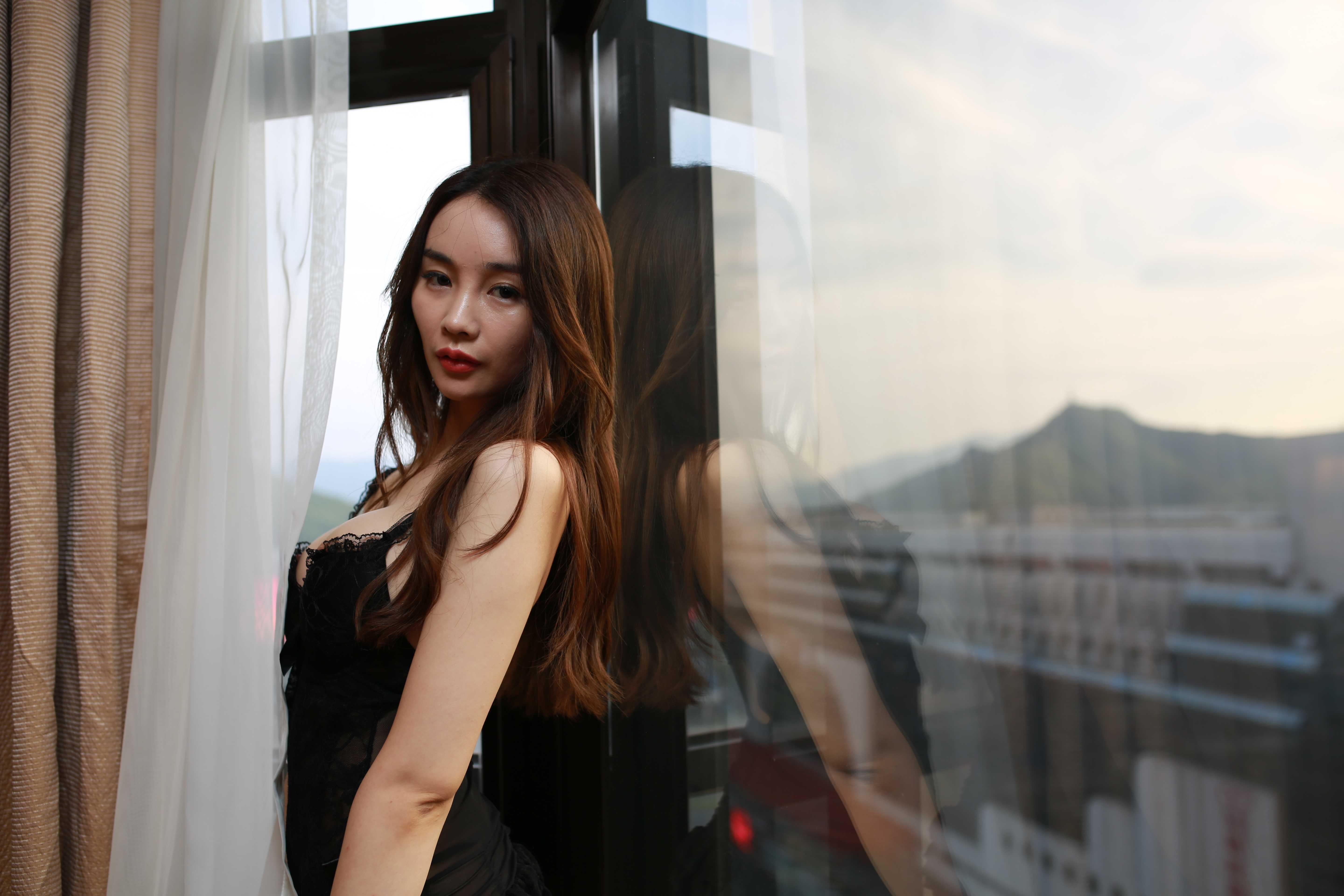 情趣黑丝制服魅力十足