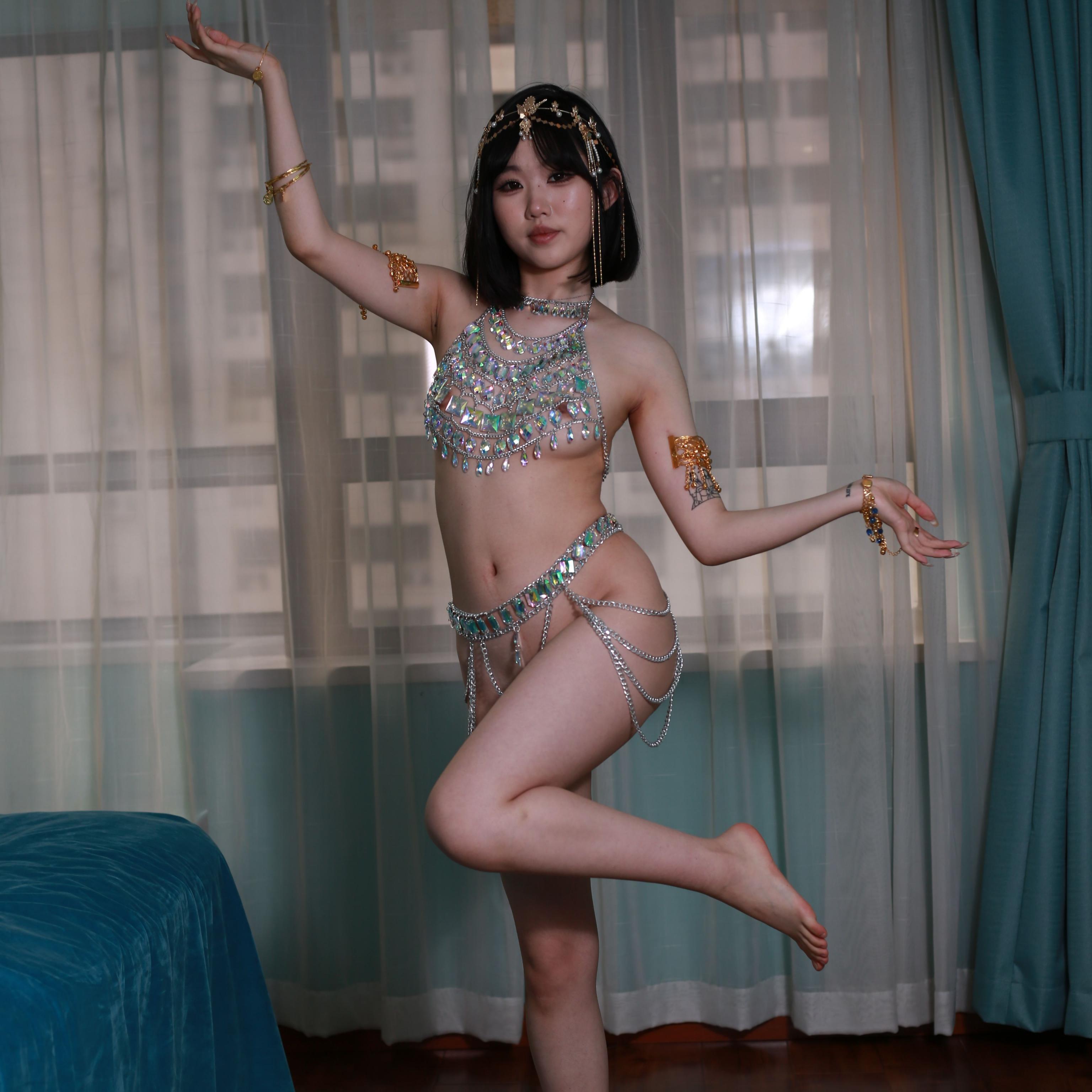 体态优美曼妙多姿